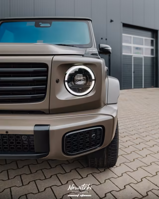 Detailaufnahme der Front der Mercedes-Benz G-Klasse mit Lackschutzfolie
