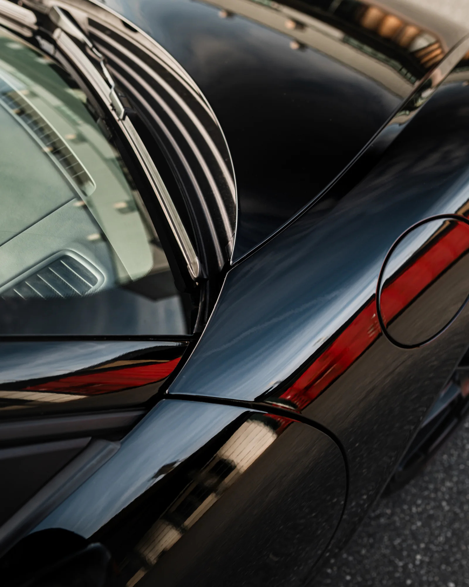 Porsche 981 Spyder – Heckdeckel, Lüftungsgitter und Rückleuchte nach der Aufbereitung
