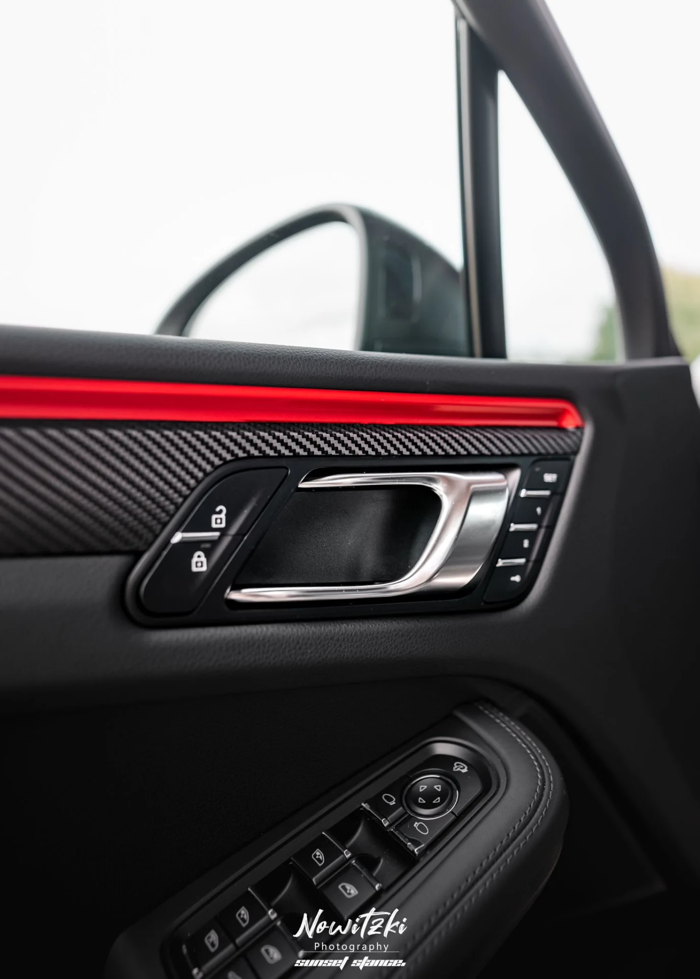 Porsche Macan – folierte Interieurleisten an der Tür